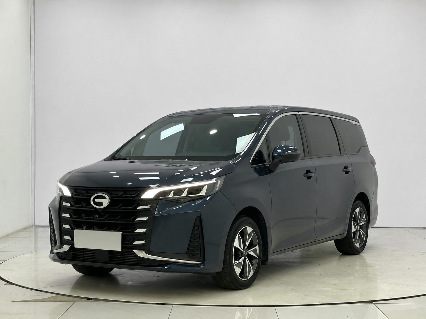 Минивэн GAC Trumpchi M6